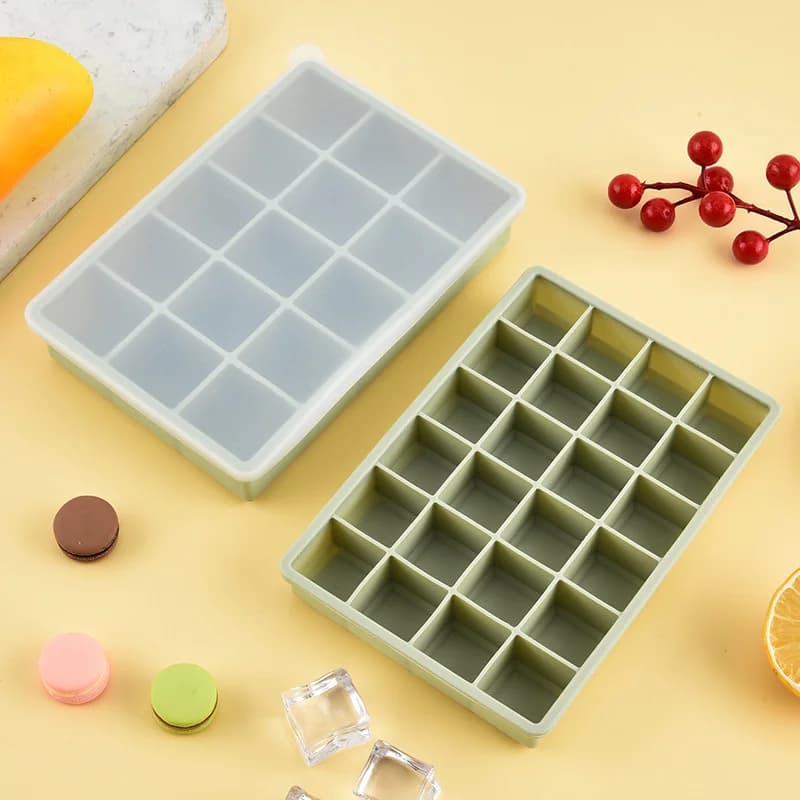 Vaschetta per cubetti di ghiaccio quadrata a 24 scomparti con coperchio
